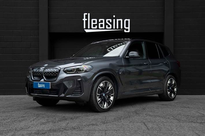 Grå BMW iX3 fra 2022