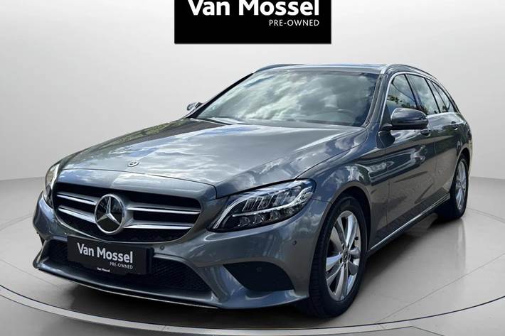 Grå Mercedes C200 fra 2019 set udefra