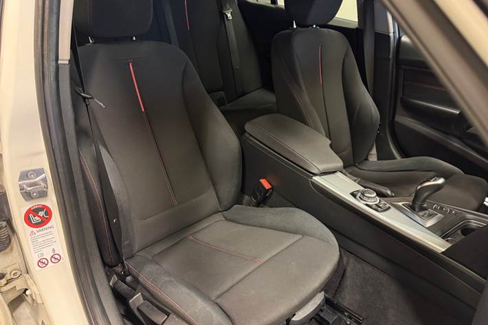 Hvid BMW 328i fra 2013