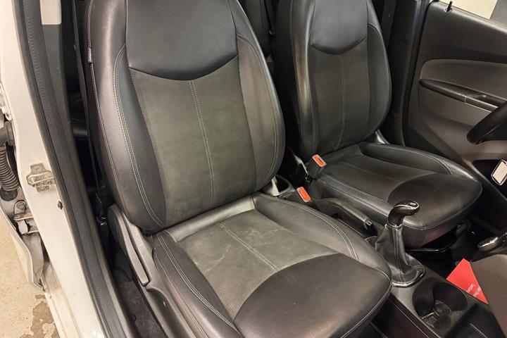 Hvid Opel Karl fra 2016