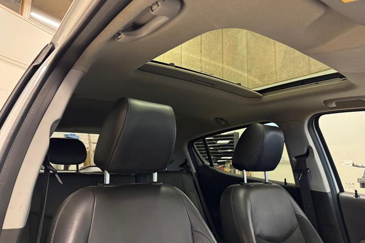 Hvid Opel Karl fra 2016