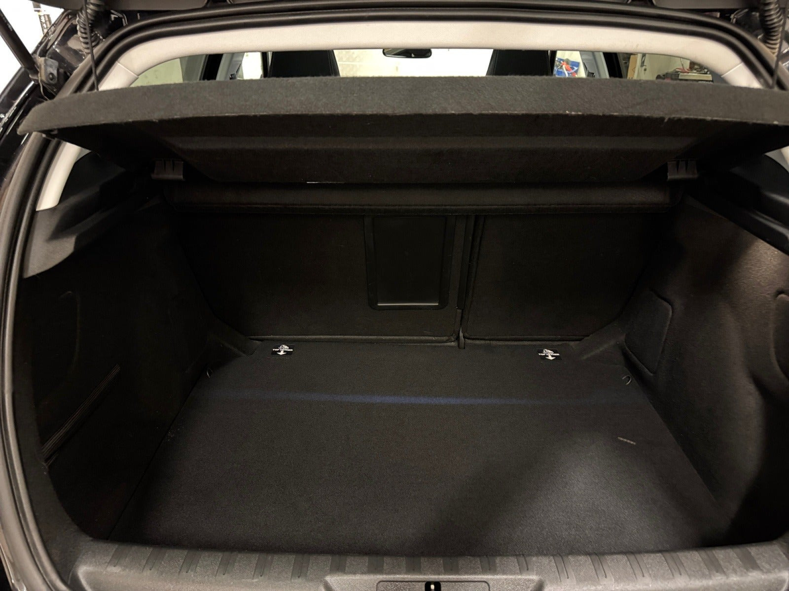 Sort Peugeot 308 fra 2020