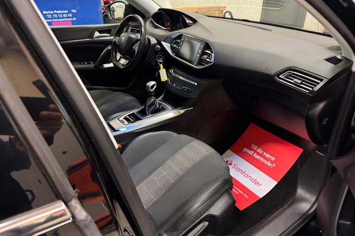 Sort Peugeot 308 fra 2020
