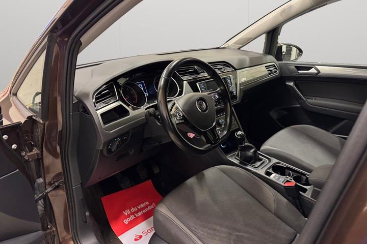 Brun VW Touran fra 2017