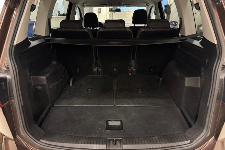 Brun VW Touran fra 2017