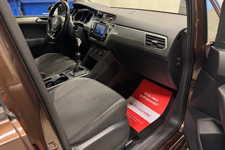 Brun VW Touran fra 2017