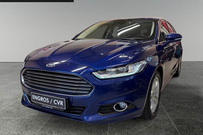 Blå Ford Mondeo fra 2015