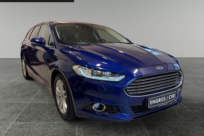 Blå Ford Mondeo fra 2015