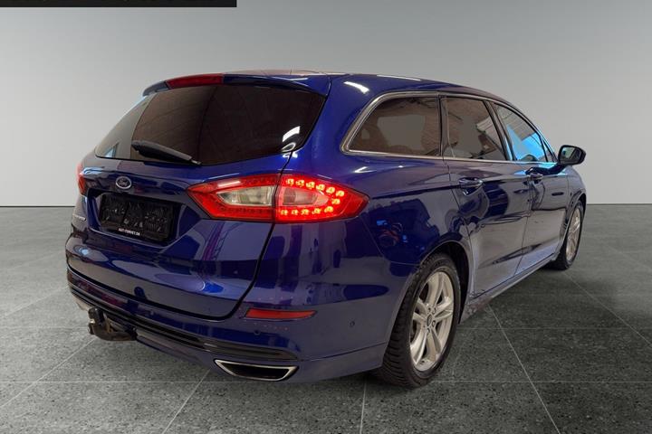 Blå Ford Mondeo fra 2015