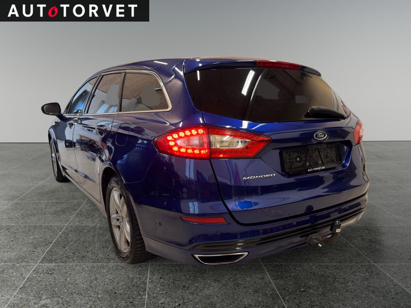 Blå Ford Mondeo fra 2015
