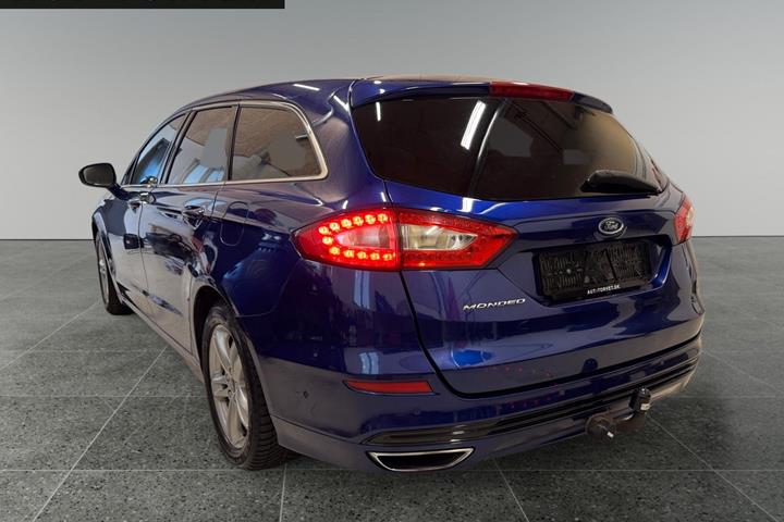 Blå Ford Mondeo fra 2015
