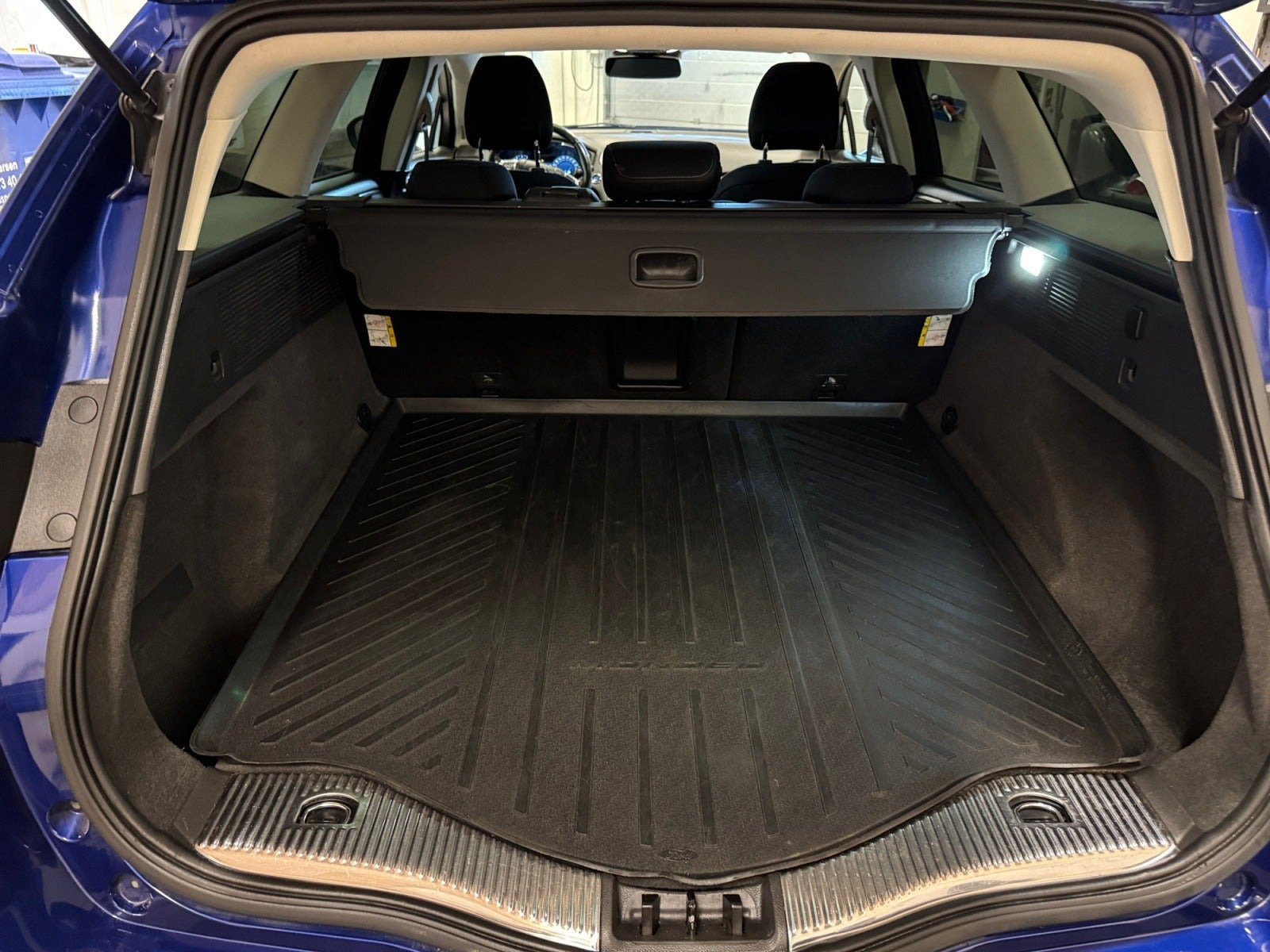 Blå Ford Mondeo fra 2015