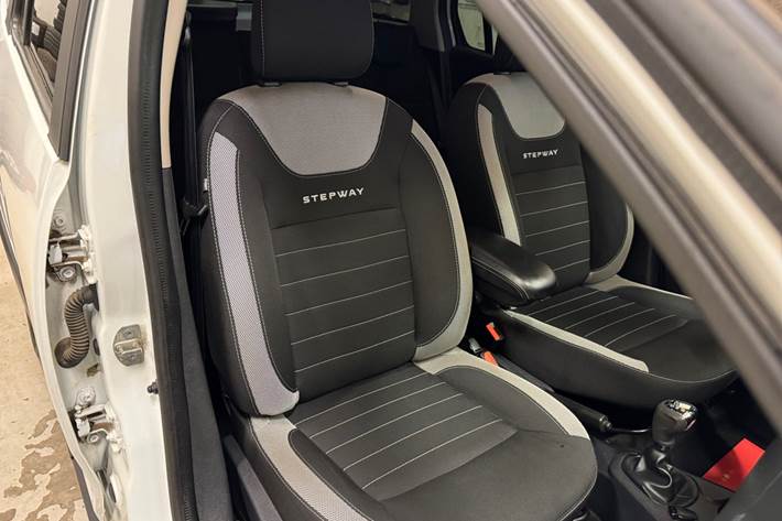 Hvid Dacia Logan Stepway fra 2018