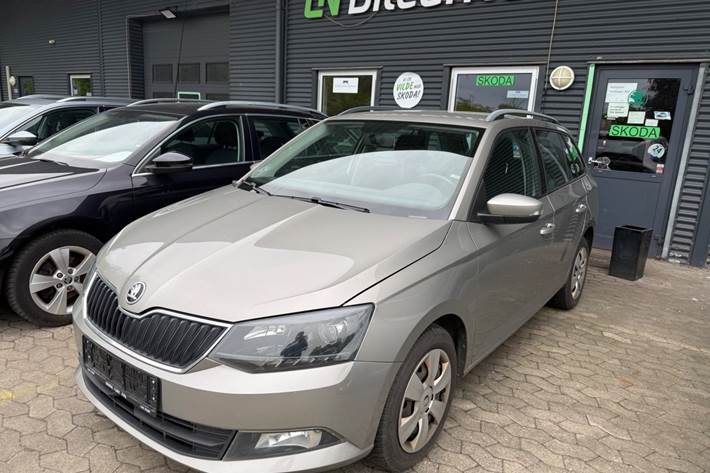 Beige Skoda Fabia fra 2015
