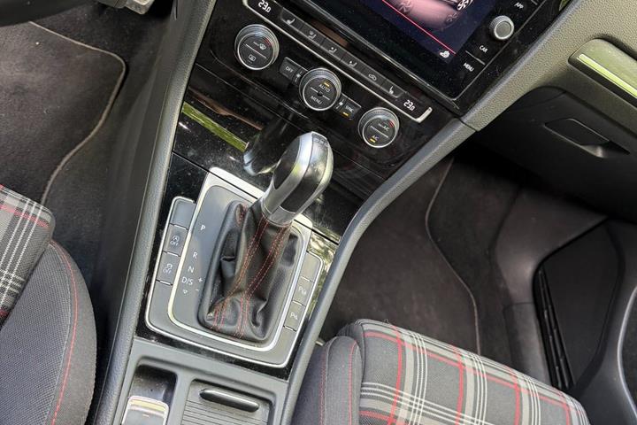Sort VW Golf VII fra 2017