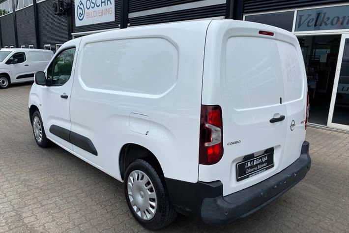 Hvid Opel Combo fra 2019