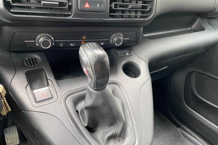 Hvid Opel Combo fra 2019