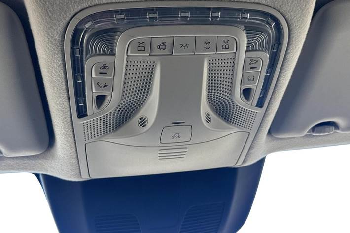 Blå Mercedes Vito 119 fra 2022