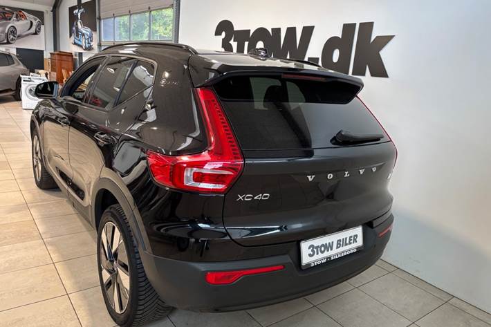 Sort Volvo XC40 fra 2024