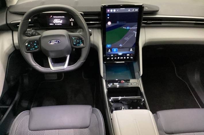 Rød Ford Explorer fra 2025