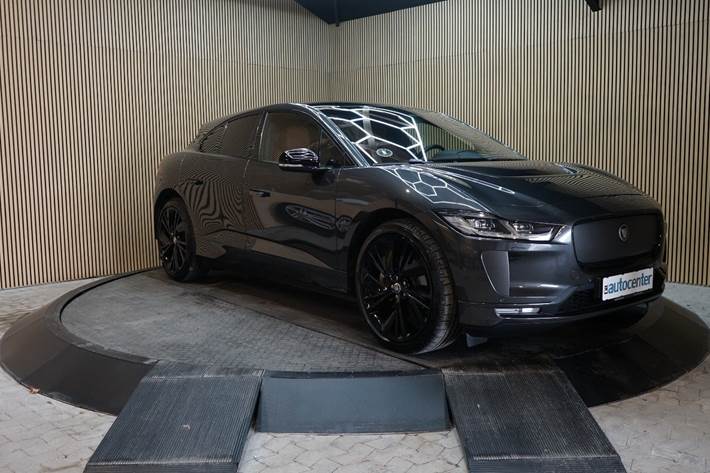 Grå Jaguar I-Pace fra 2024 set udefra