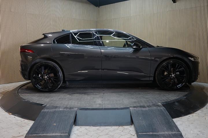 Grå Jaguar I-Pace fra 2024