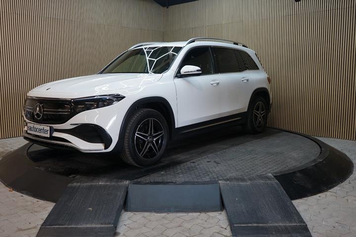 Hvid Mercedes EQB250 fra 2023