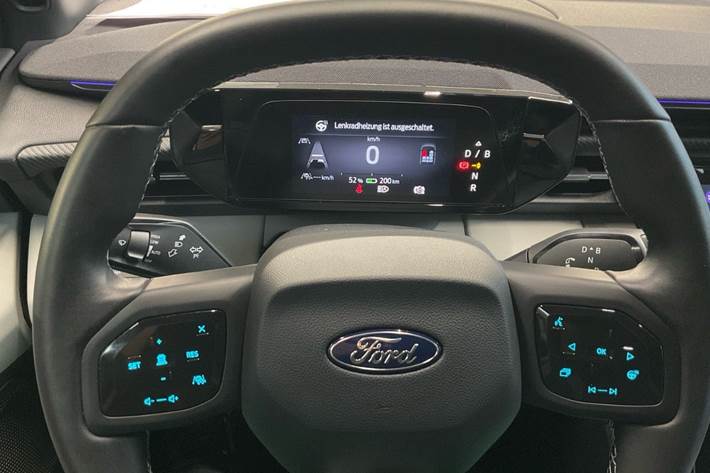 Sort Ford Capri fra 2025