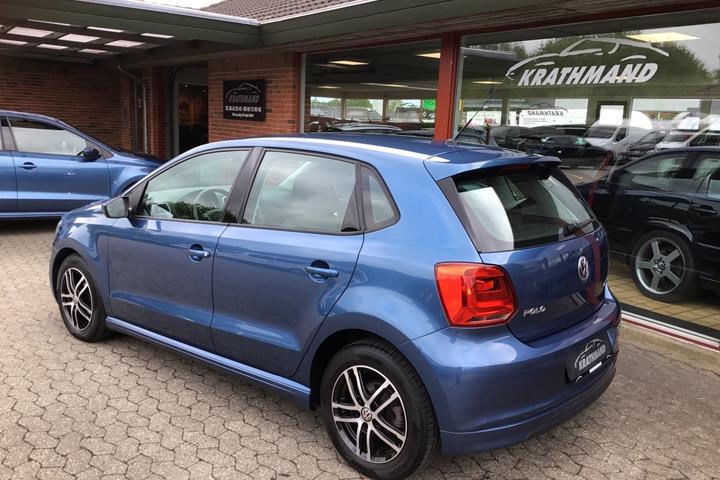 Blå VW Polo fra 2017