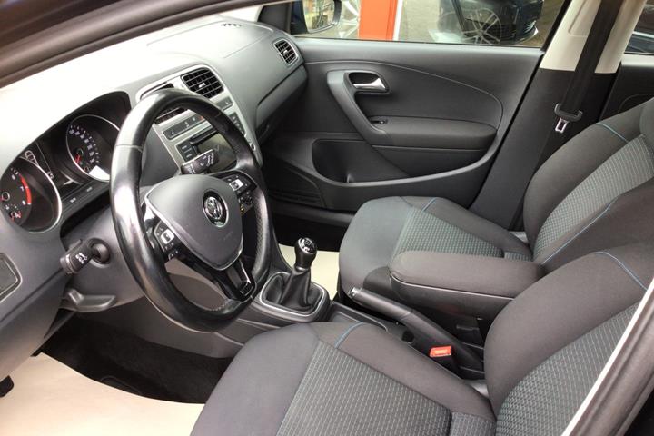 Blå VW Polo fra 2017