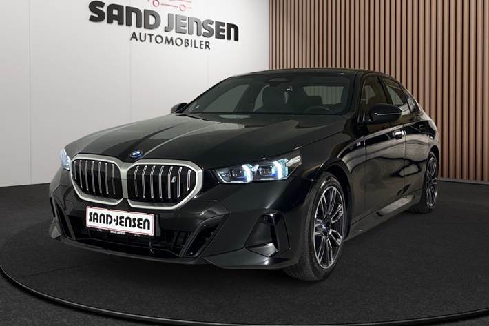 Sort BMW i5 fra 2024