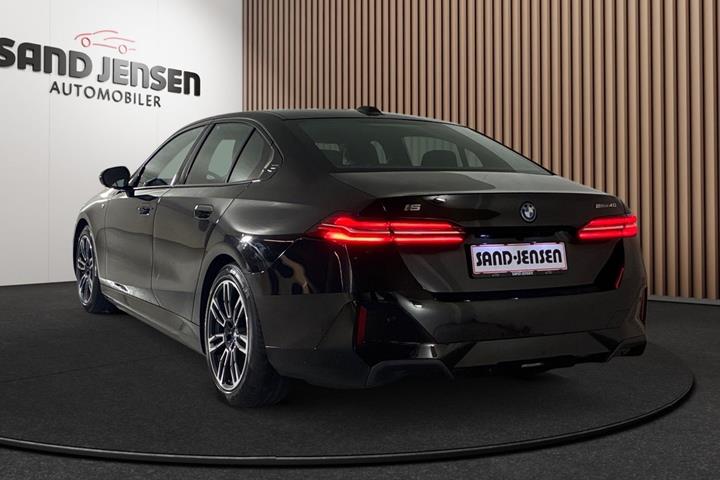 Sort BMW i5 fra 2024