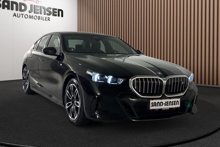 Sort BMW i5 fra 2024