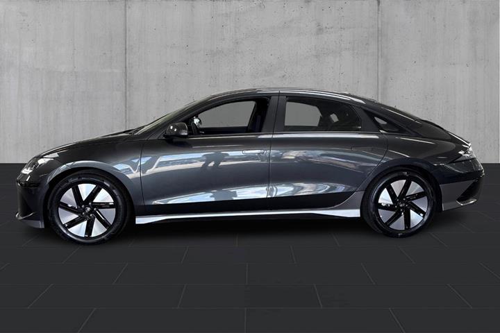 Grå Hyundai Ioniq 6 fra 2025