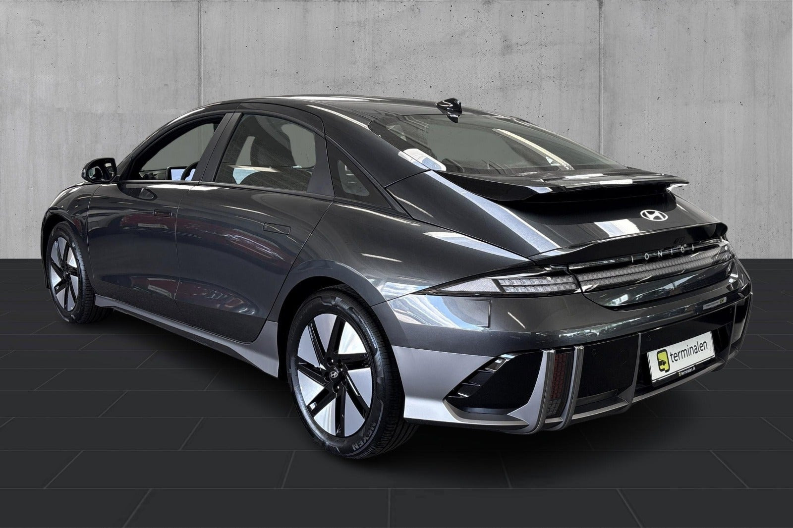 Grå Hyundai Ioniq 6 fra 2025