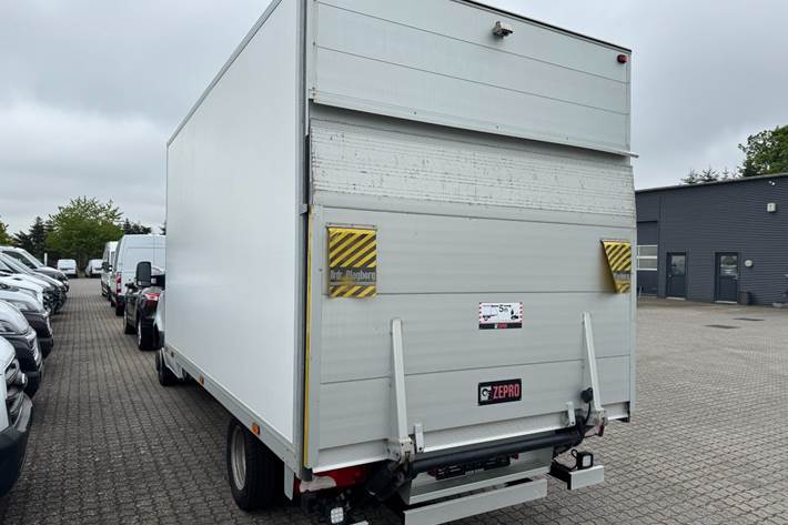 Hvid Mercedes Sprinter 519 fra 2022