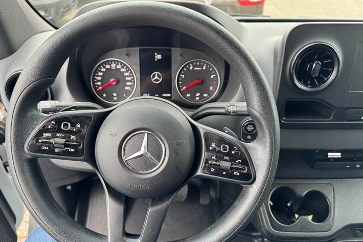 Hvid Mercedes Sprinter 519 fra 2022