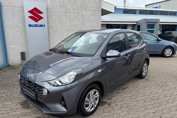 Grå Hyundai i10 fra 2020