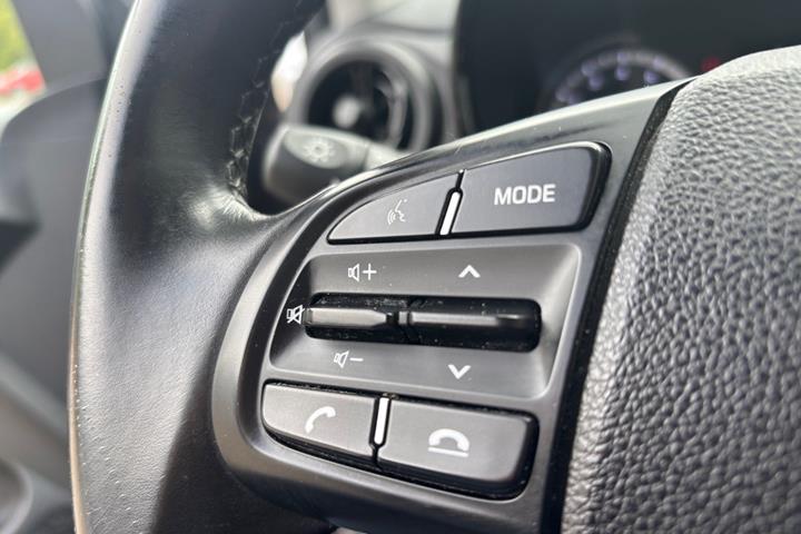 Grå Hyundai i10 fra 2020