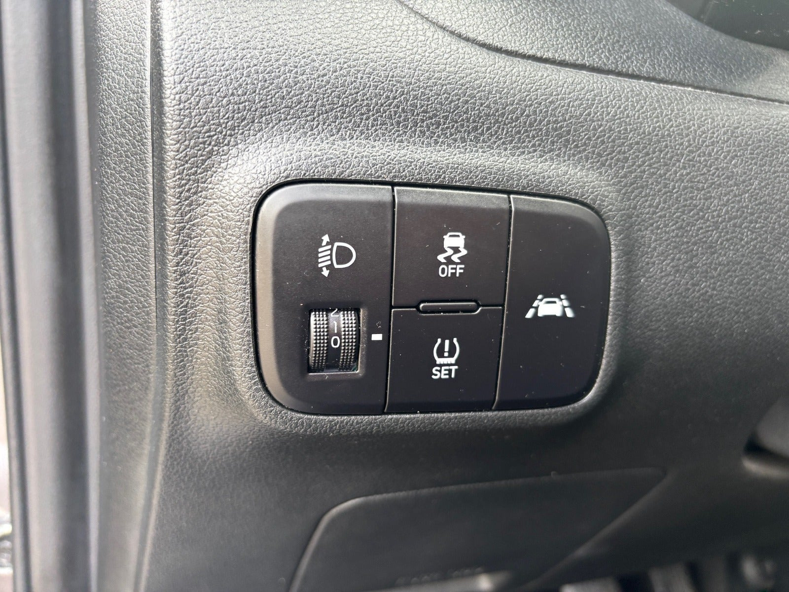 Grå Hyundai i10 fra 2020