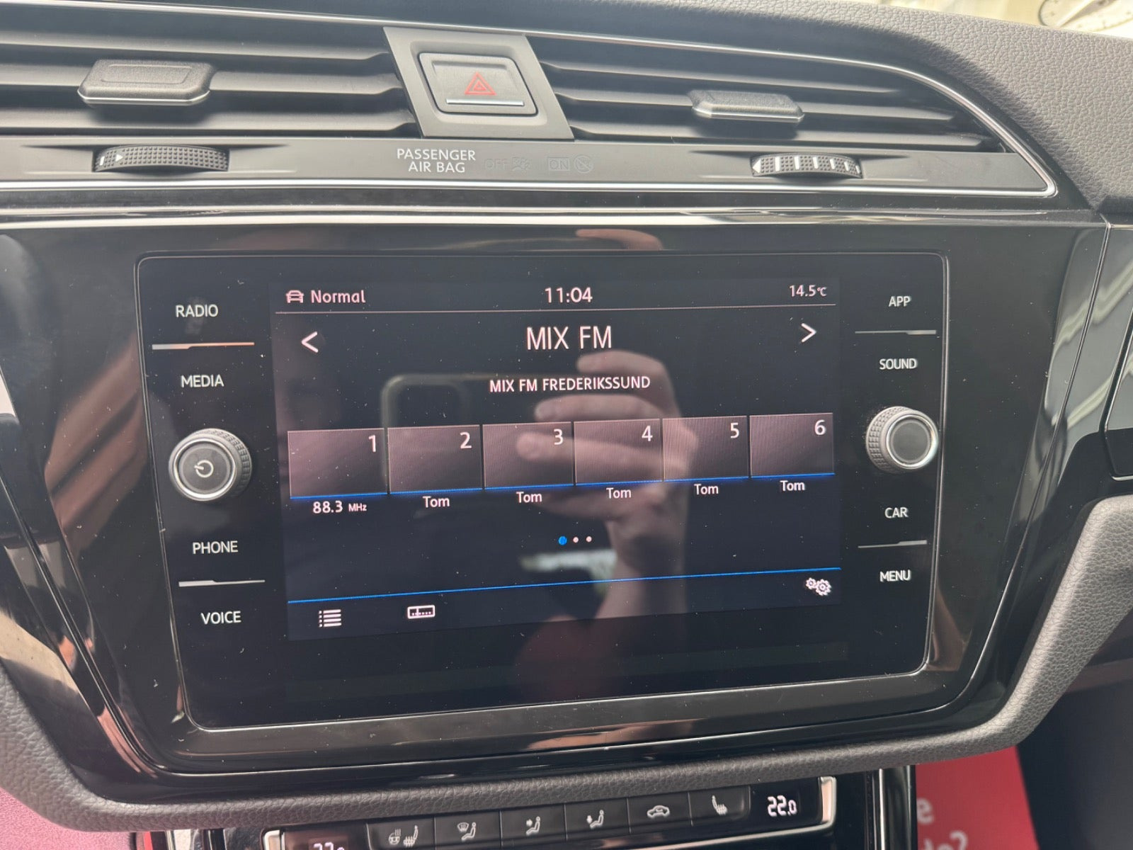 Grå VW Touran fra 2018
