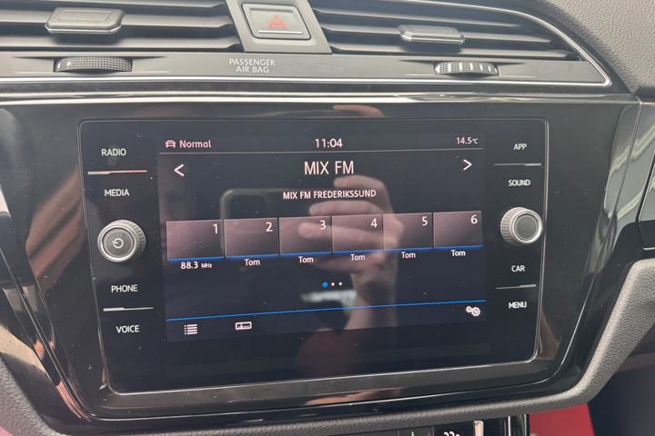 Grå VW Touran fra 2018