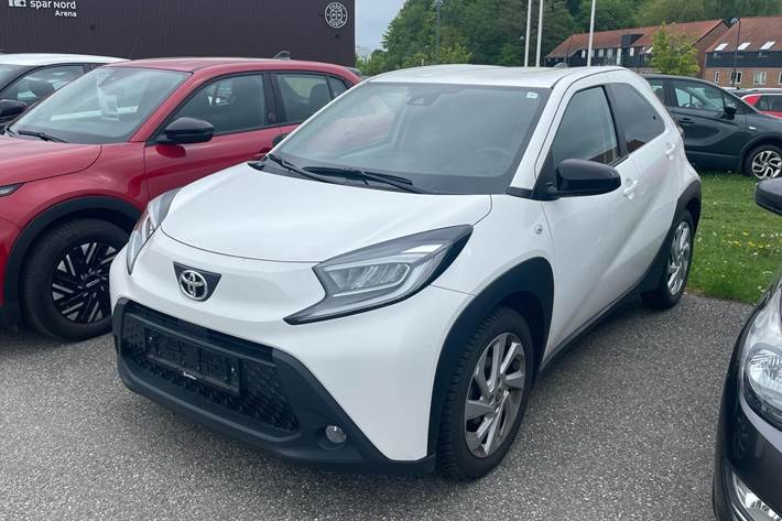Hvid Toyota Aygo X fra 2023