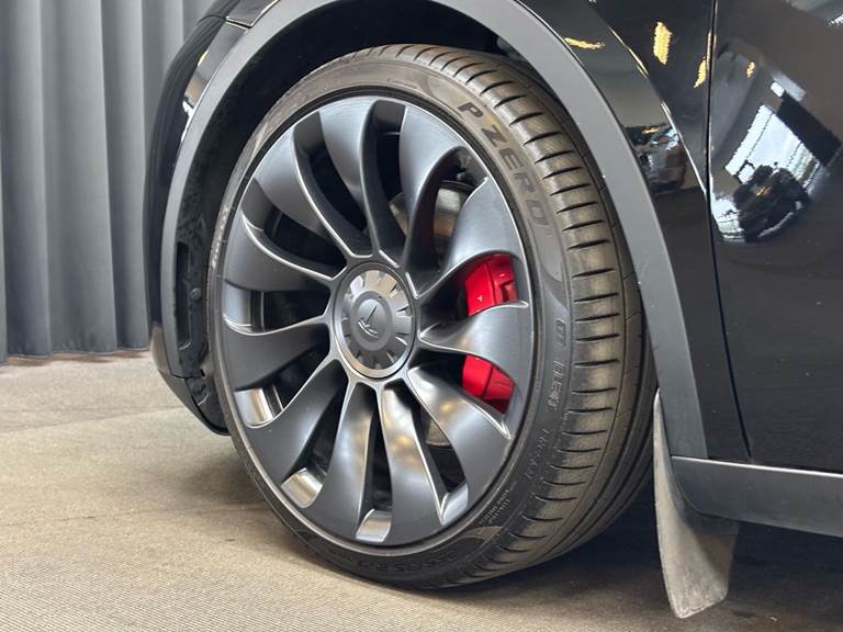 Tesla Model Y EL Performance AWD 534HK 5d Aut.