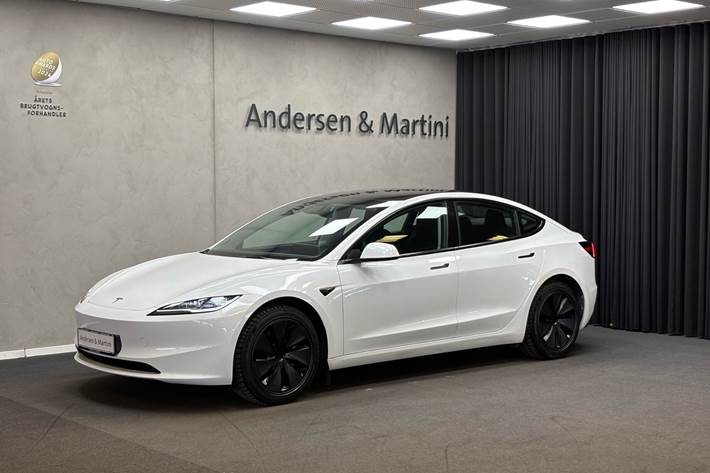 Hvid Tesla Model 3 fra 2023