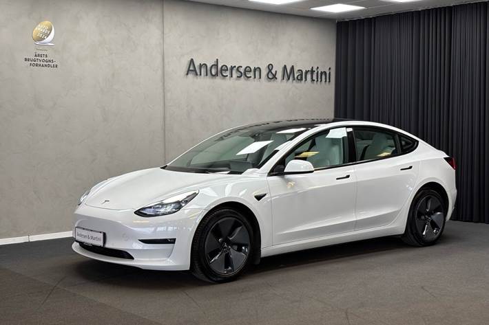 Hvid Tesla Model 3 fra 2022