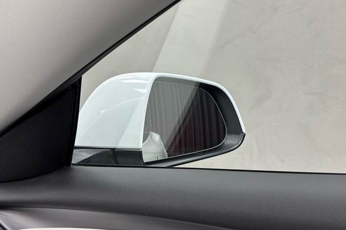 Hvid Tesla Model 3 fra 2022