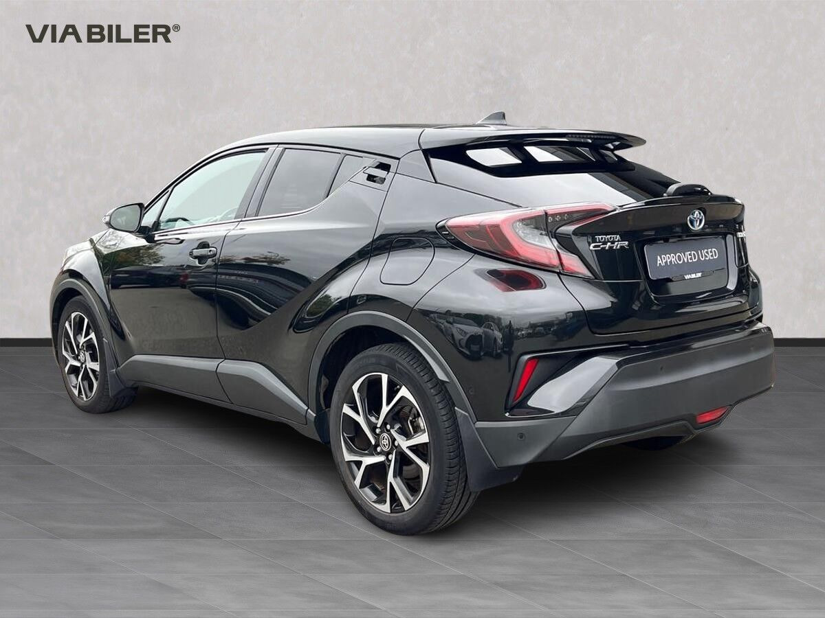 Sort Toyota C-HR fra 2019