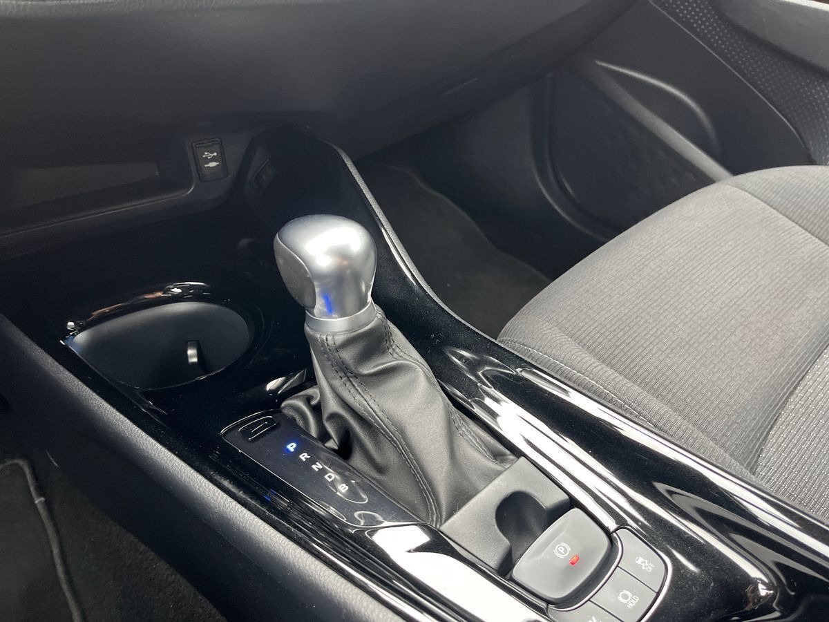 Sort Toyota C-HR fra 2019