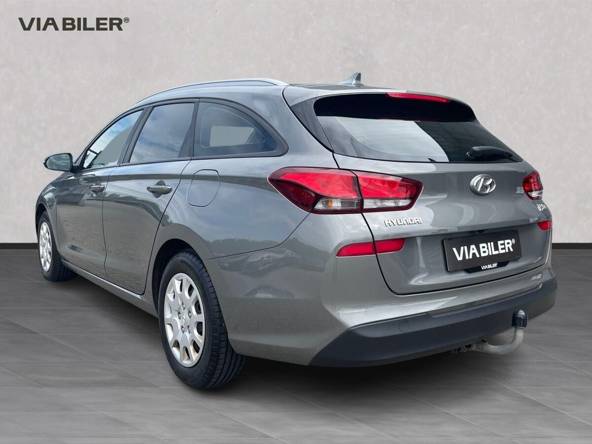 Grå Hyundai i30 fra 2019